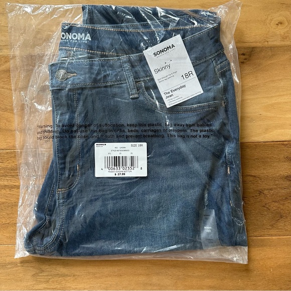 Brand New Women's Stretch Midrise Skinny Jeans, Size 18 Average/Regular, NWT - Picture 2 of 3